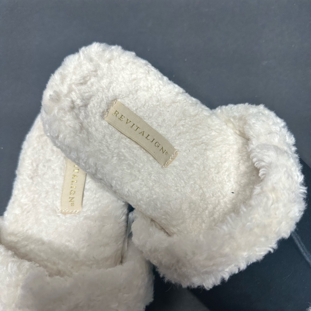 REVITALIGN Black and White Plush Slide Slippers size 12 brand new with out box - Picture 3 of 8